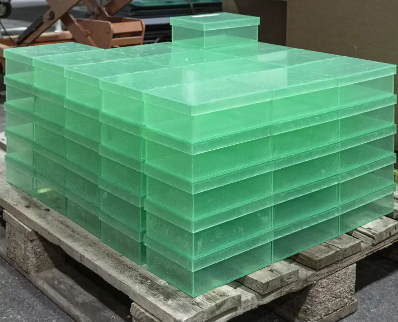 Acrylglas PLEXIGLAS® Bearbeitung kleben Verklebung Lösemittel Acrifix Methylenchlorid Dichlormethan