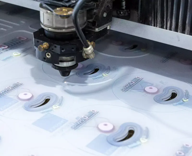 Acrylglas PLEXIGLAS® Bearbeitung verarbeiten lasern laserschneiden Laserteile